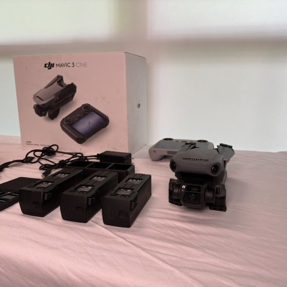 DJI Mavic 3 Cine Combo Drone - Picture 3 of 8